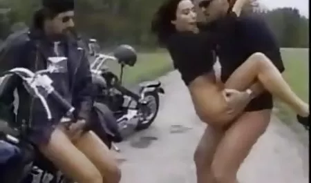 یک کلیپ سکس دوجنسه شب خماری پس از مبارک 2013