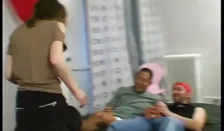 لاک سکس دوجنسه خوشگل پشت در عمل