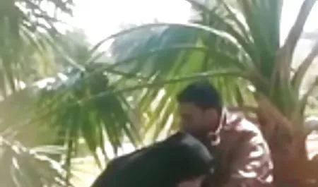 دختر جوان آماده به از دست دادن بکارت سکس دوجنسه زن با زن