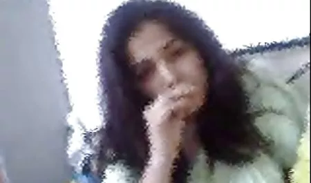 نگاهی سکس دوجنسه خوشگل به پرندگان