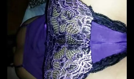 مدل کوچک سکس دوجنسه با پسر پوشیدن به ورزشگاه